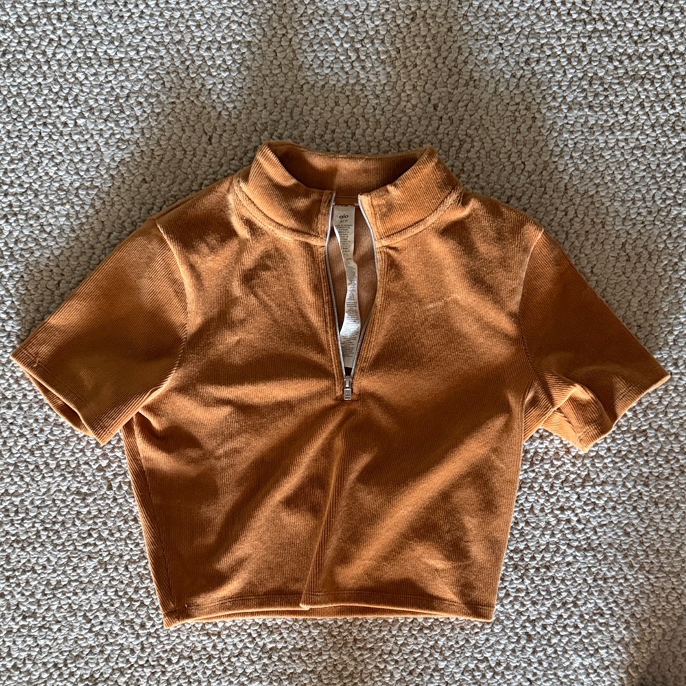 ALO Yoga Zip-Up Crop Top - Picture 3 of 5